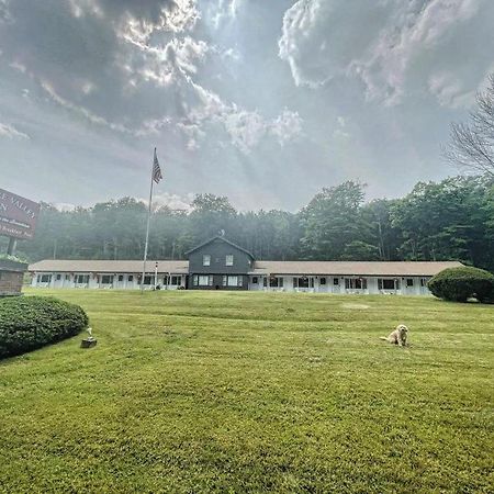 Berkshire Valley Inn North Hancock Bagian luar foto