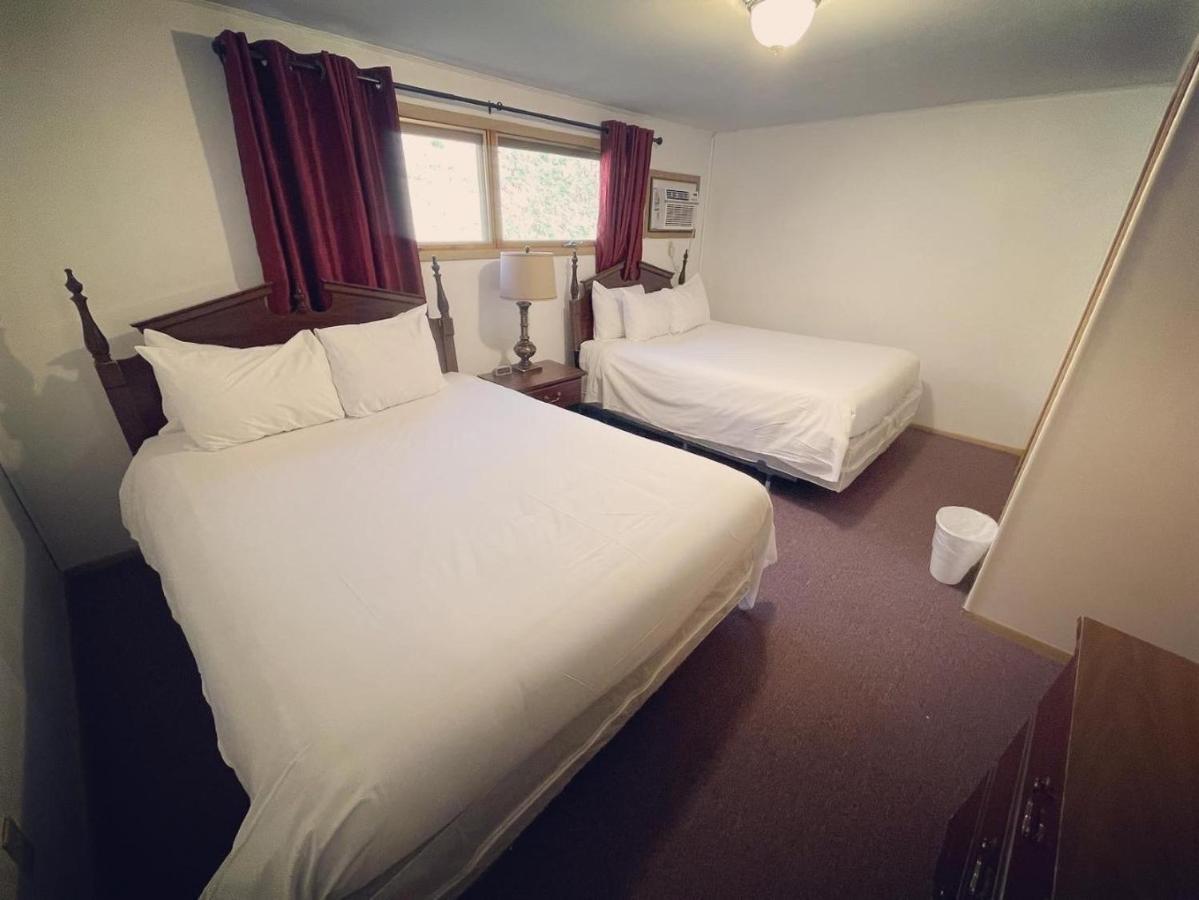 Berkshire Valley Inn North Hancock Bagian luar foto