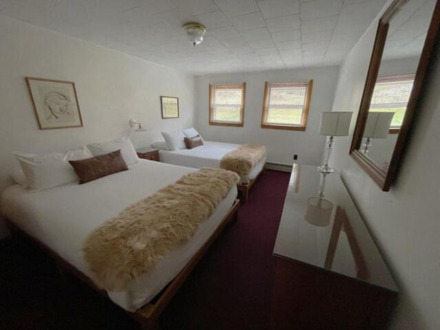 Berkshire Valley Inn North Hancock Bagian luar foto